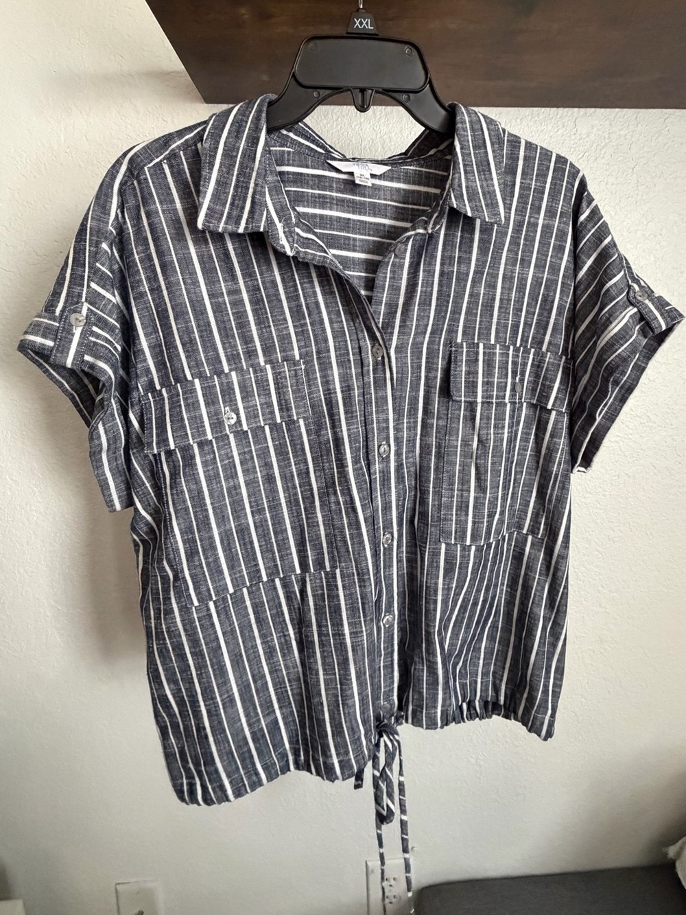Time and Tru Women’s XL Navy and White Striped Short Sleeve Button-Front Shirt